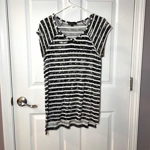 Signature Studio Women’s Large Black & White Striped Shirt - Picture 1 of 10